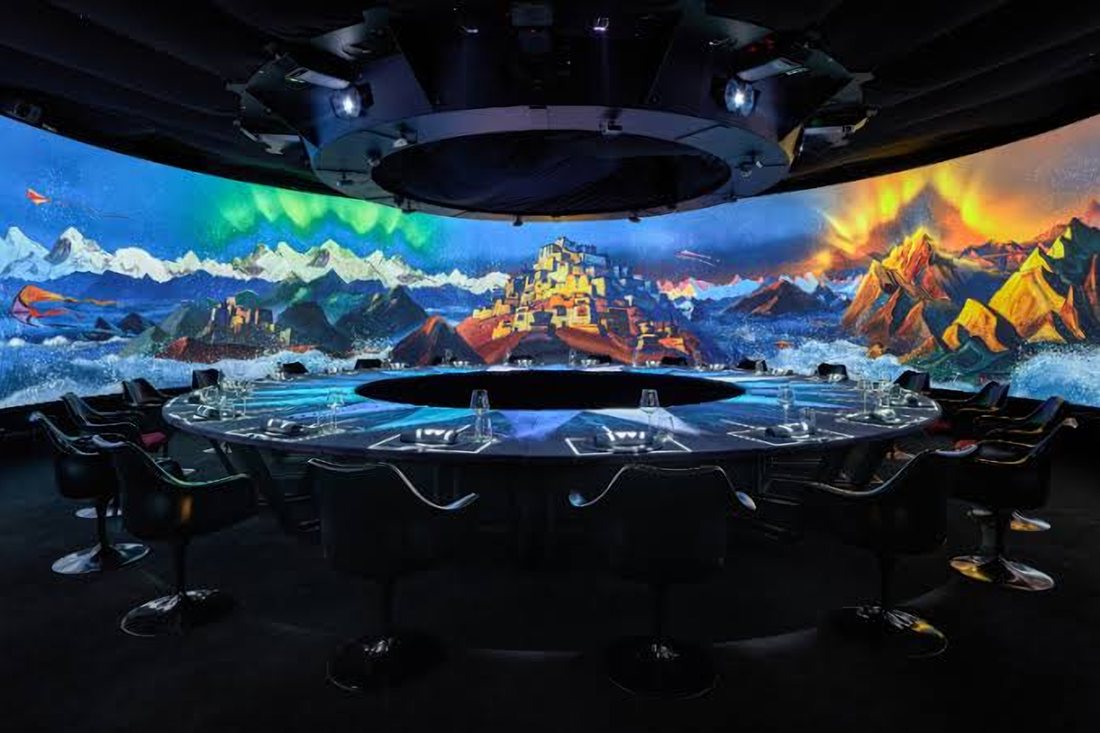 Immersive 360-degree projection dining room
